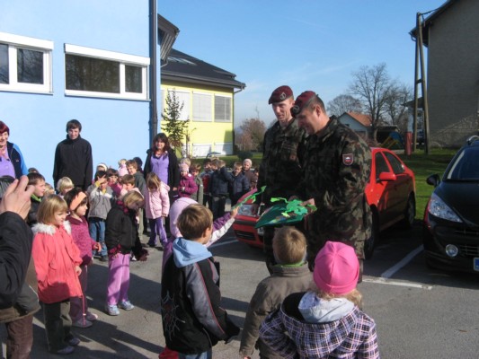 obisk vojakov 17.JPG