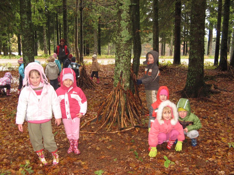 izdelovanje škratovih hiš.JPG