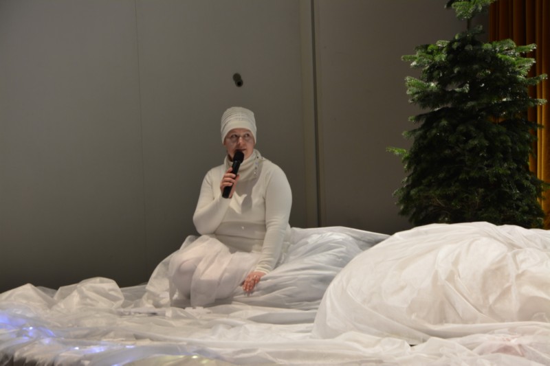 dramatizacija Mala snežinka in prihod Božička 01 (1).jpg