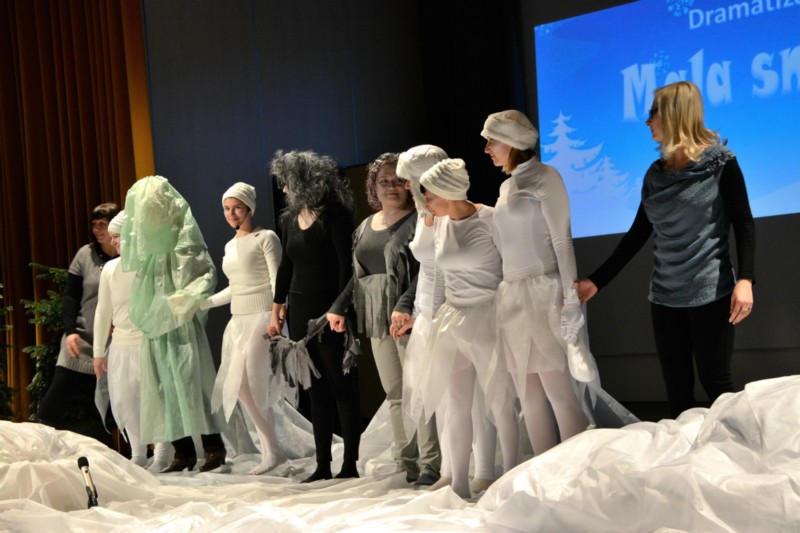 dramatizacija Mala snežinka in prihod Božička 01 (14).jpg