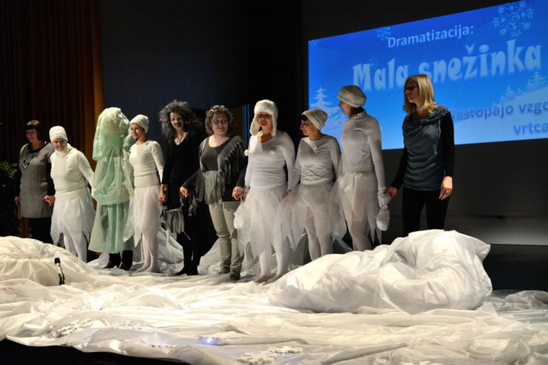 dramatizacija Mala snežinka in prihod Božička 01 (15).jpg