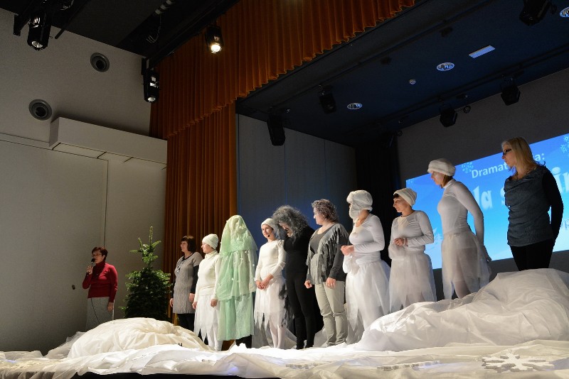 dramatizacija Mala snežinka in prihod Božička 01 (19).jpg