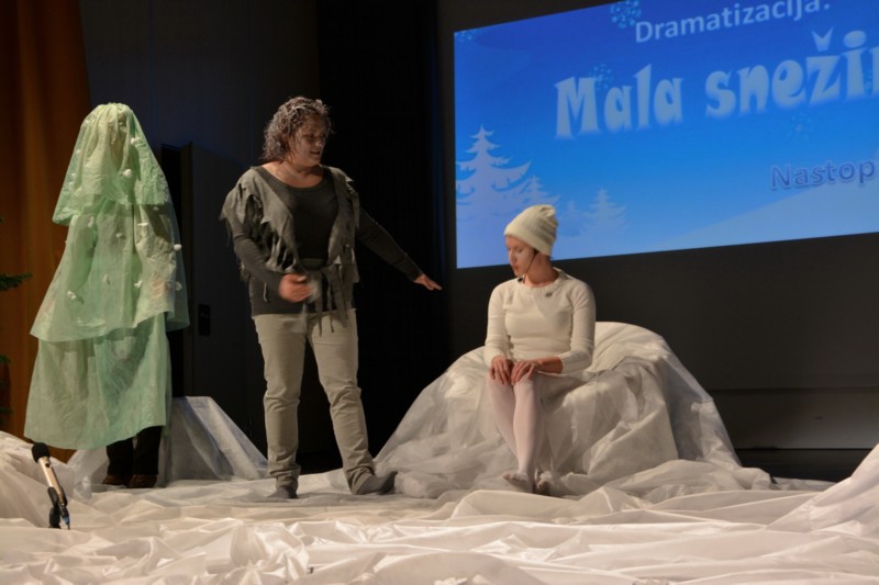 dramatizacija Mala snežinka in prihod Božička 01 (3).jpg