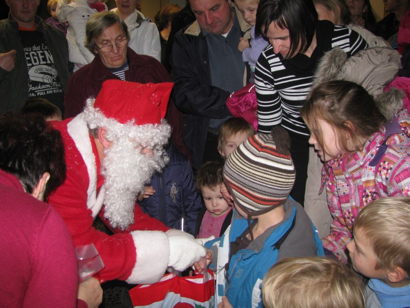 Dramatizacija Mala snežinka in prihod Božička 02 (8).JPG