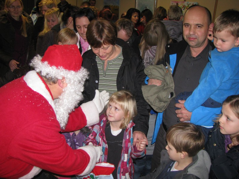 Dramatizacija Mala snežinka in prihod Božička 02 (10).JPG