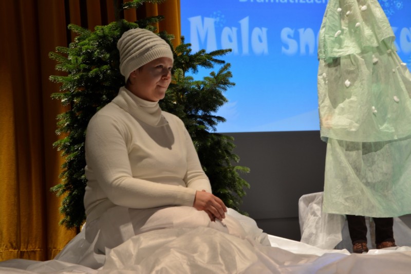 dramatizacija Mala snežinka in prihod Božička 01 (4).jpg