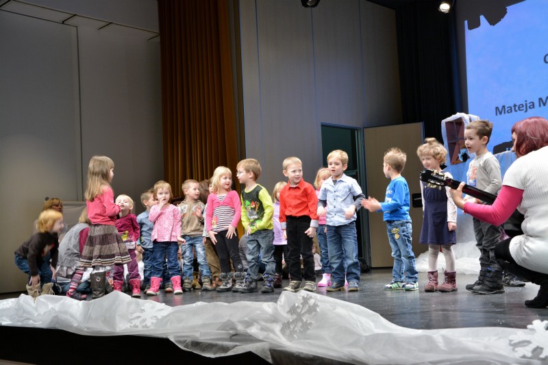 Tradicionalna prireditev za babice in dedke 040.jpg