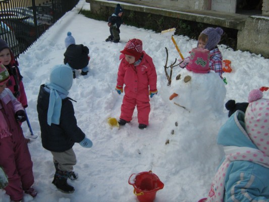 naš snežak velikan.JPG