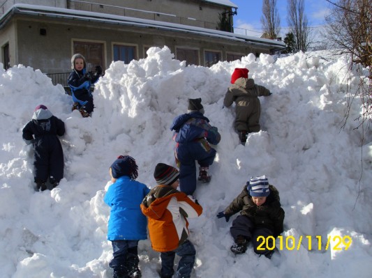 veselje na snegu.JPG