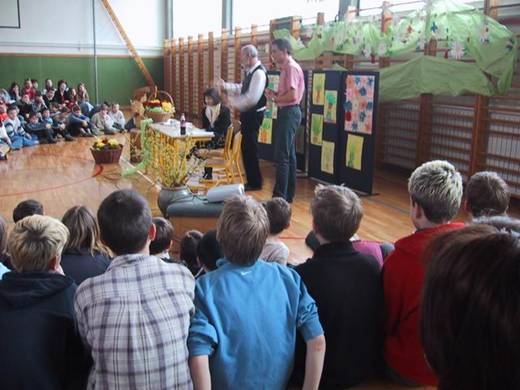 The image �http://www.o-tcufarja.mb.edus.si/razno/pomladni_dan/Pomladni_dan_2004_51.JPG� cannot be displayed, because it contains errors.