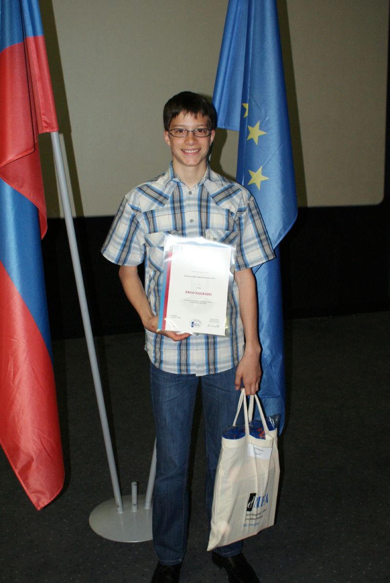 Zmagovalec s priznanjem.