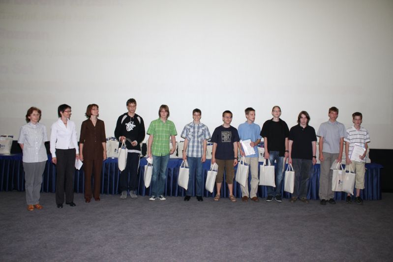 Skupinska slika z ostalimi nagrajenci.