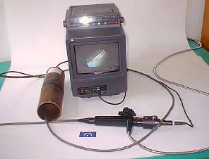 Endoskop z monitorjem (9168 bytes)