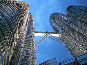 Kuala Lampur: najvi�ja neboti�nika-dvoj�ka Petronas na svetu, visoka 456 metrov