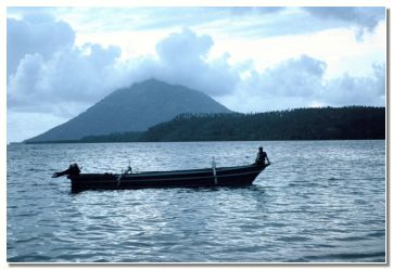 Pogled proti ognjeniku Manada Tau