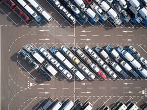 Rezultat iskanja slik za tovornjaki na parkiri��u