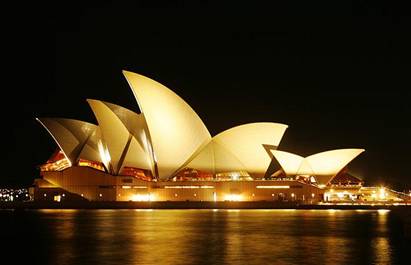 http://clarkvision.com/articles/night.and.low.light.photography/sydney.opera.house.c04.05.2005.JZ3F8871-b-700.jpg